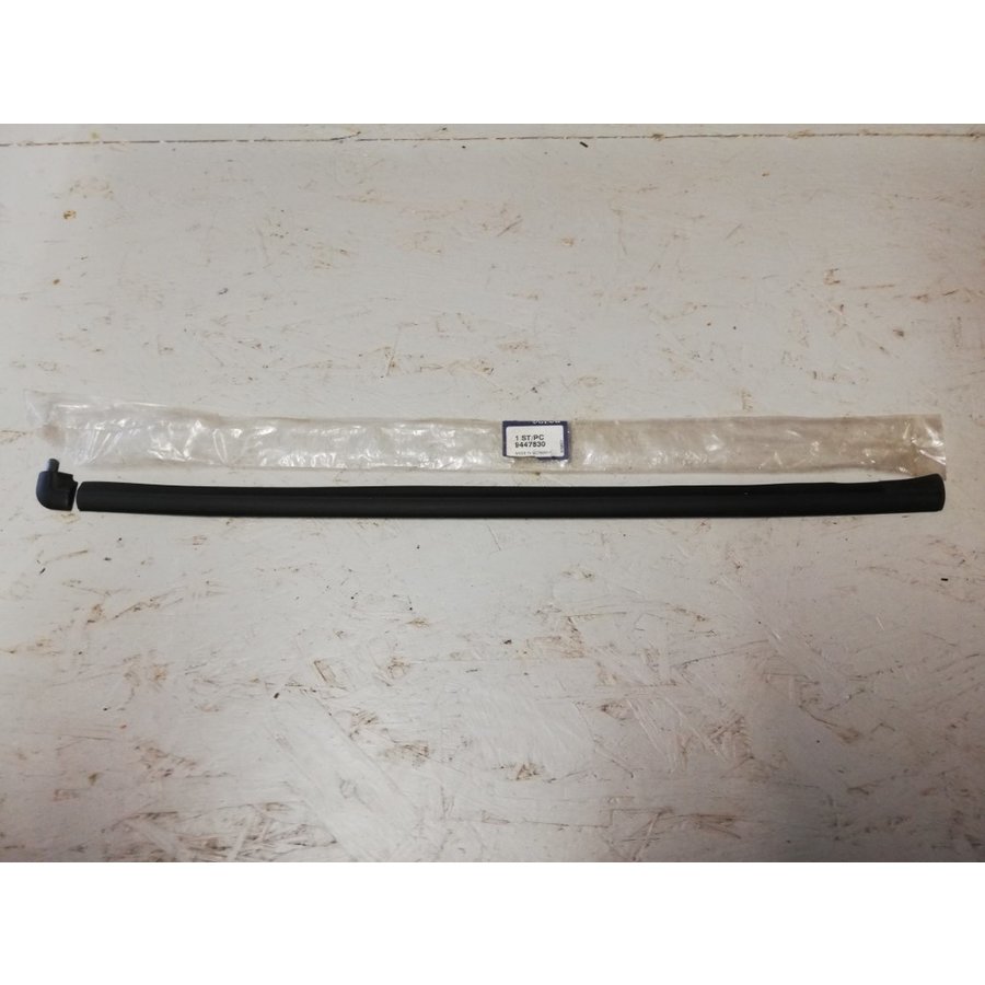 Front window strip 9447830 around '98 NOS Volvo 940, 960