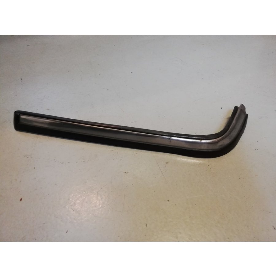 Sierlijst chrome onder koplamp RH 1372332 used Volvo 240, 260 gebruikt Volvo 240, 260