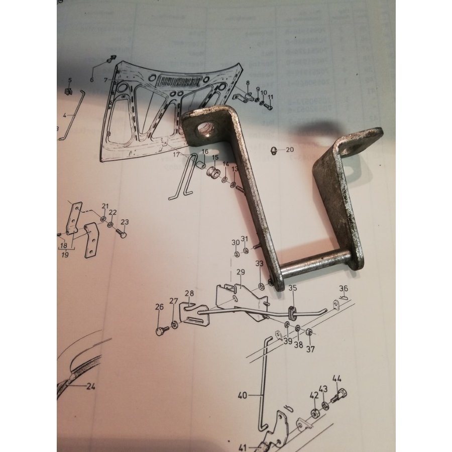 Houder slotpen motorkapsluiting 3100904-6 NOS DAF 44, 46, 55, 66, Volvo 66