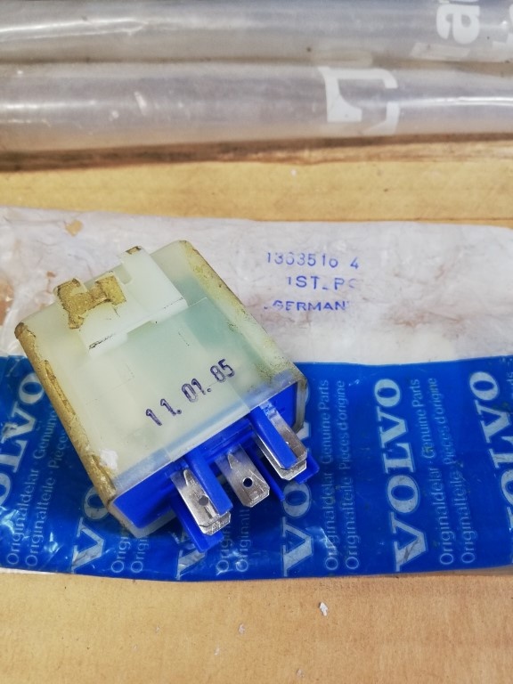 Relay interval wiper rear window white 1307733 NOS Volvo 240, 260 seri