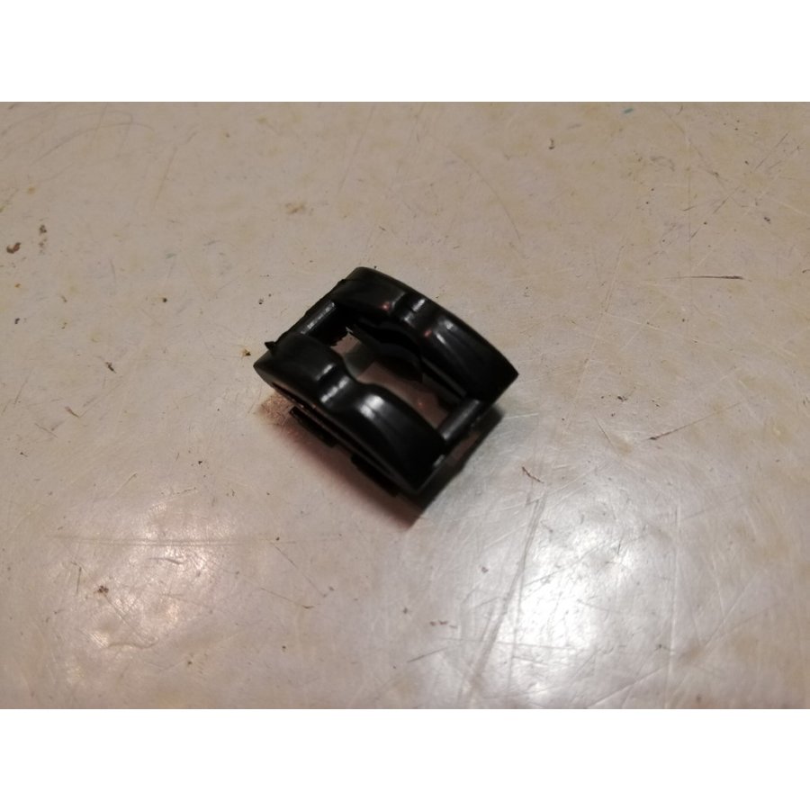 Voet bevesting clip motorplaat 3923680 NOS Volvo 440, 460, 480