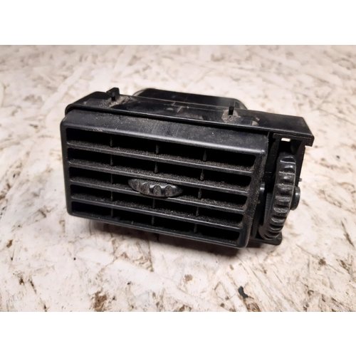 Ventilatierooster dashboard LH/RH 430594 gebruikt Volvo 440, 460 