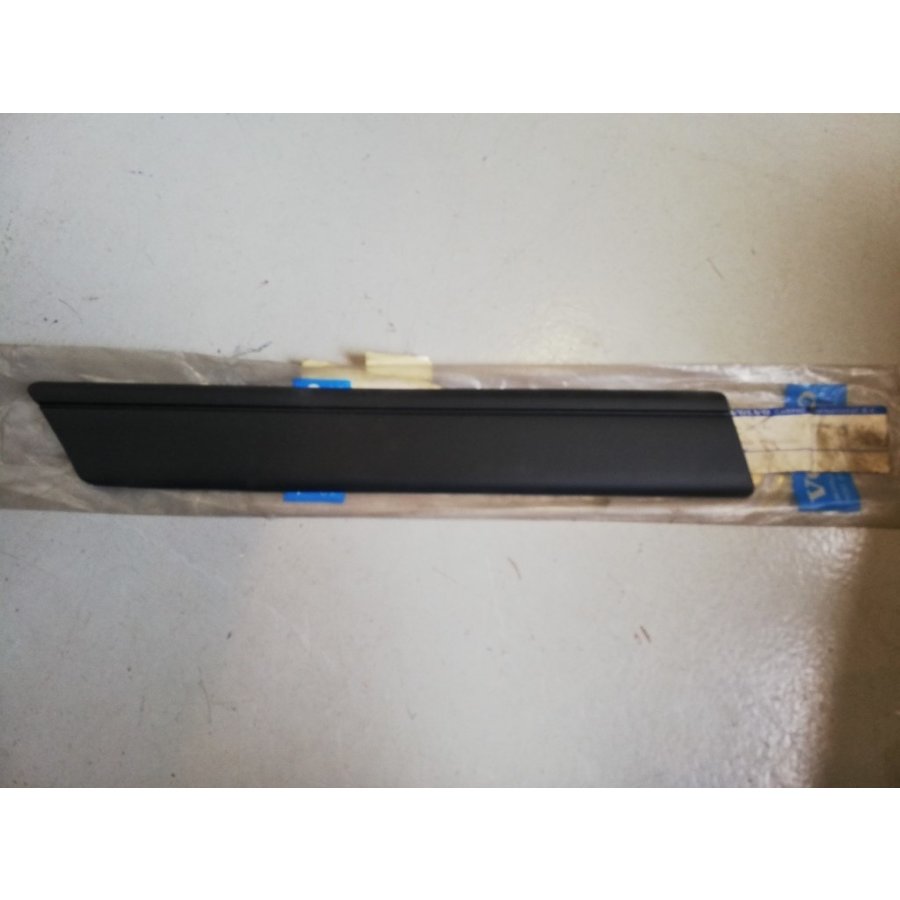 Trim strip RH rear screen 3433541-4 NEW Volvo 480