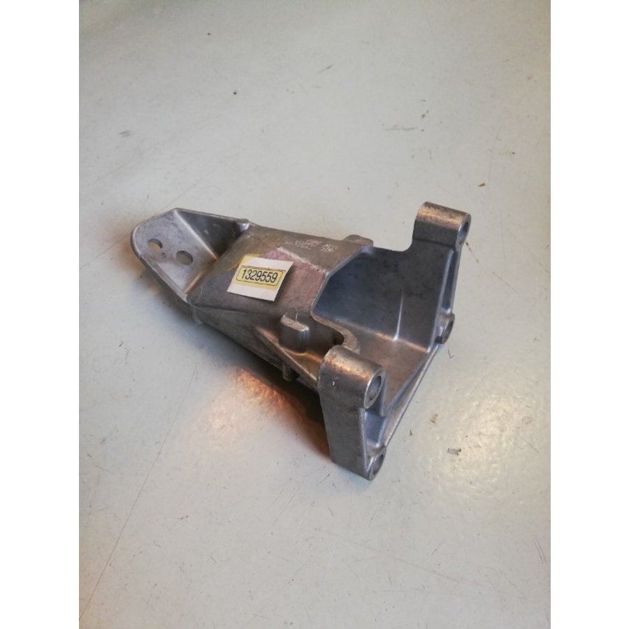 Engine mount RH 1329559 NOS Volvo 740, 760, 780, 940, 960