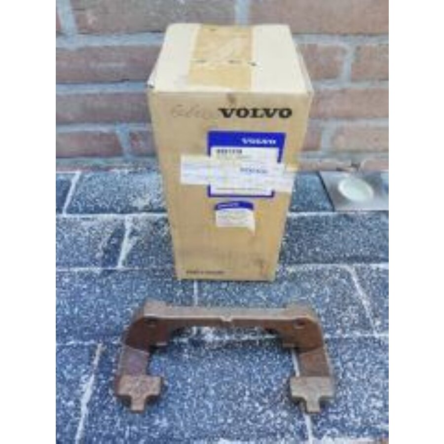 Beugel, remklauw vooras geschikt voor LH en RH 8251318 gereviseerd Volvo S60, S80, V70 P26, XC70