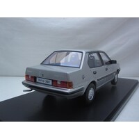 Scale model 1:18 Volvo 360 sedan NEW