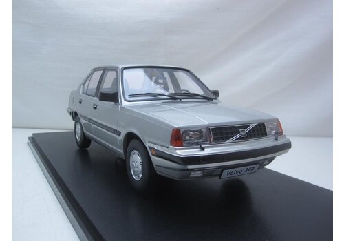 Schaalmodel 1:18 Volvo 360 sedan NIEUW 