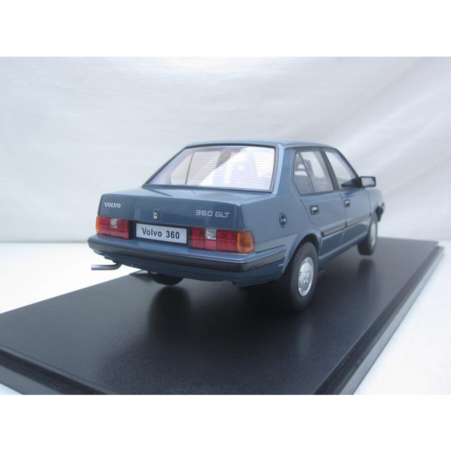 Schaalmodel 1:18 Volvo 360 GLT sedan 'Blauw' NIEUW