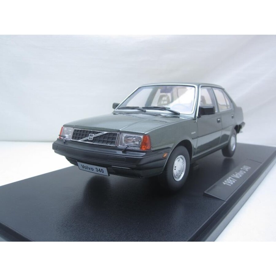 Scale model 1:18 Volvo 340DL sedan 'GREEN' NEW