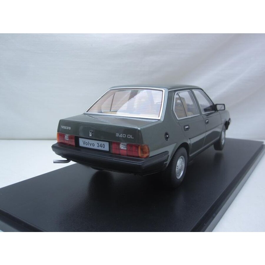 Scale model 1:18 Volvo 340DL sedan 'GREEN' NEW