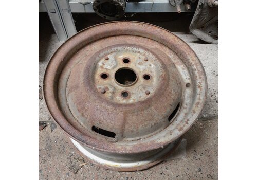 Wiel origineel Volvo, stalen velg oude type 3267385 tot CH -318089 gebruikt Volvo 343, 345 