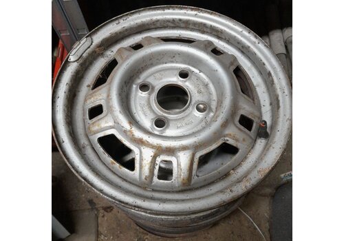 Wiel origineel Volvo, stalen velg oude type 3293804 vanaf 1980 gebruikt Volvo 340, 360 