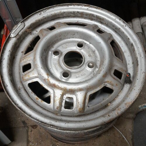 Wiel origineel Volvo, stalen velg oude type 3293804 vanaf 1980 gebruikt Volvo 340, 360 