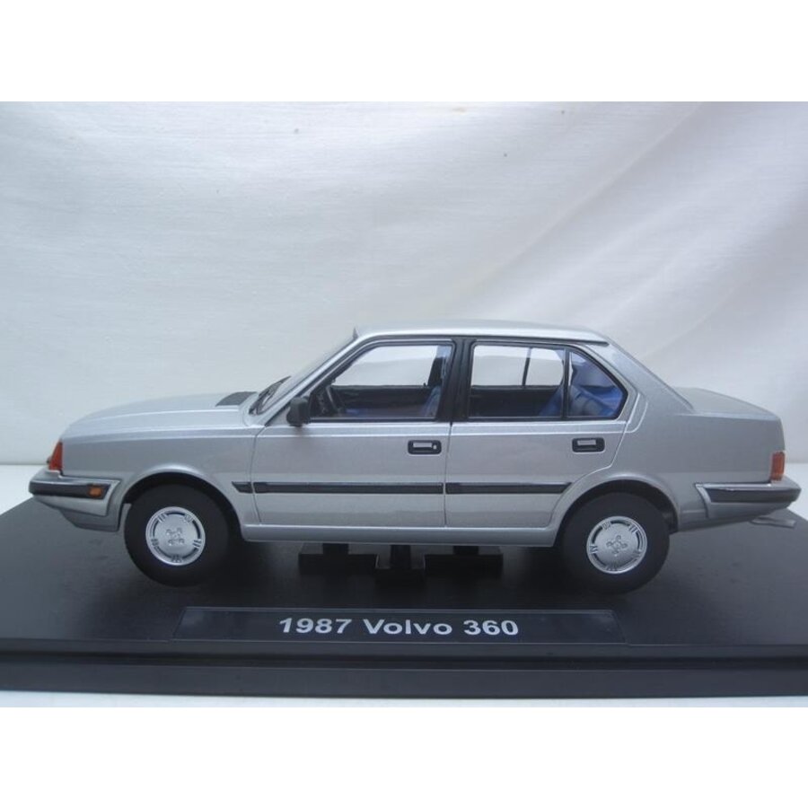 Scale model 1:18 Volvo 360 sedan NEW
