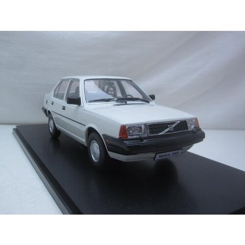 Schaalmodel 1:18 Volvo 340 sedan 'WIT' NIEUW 