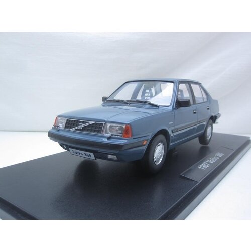 Schaalmodel 1:18 Volvo 360 GLT sedan 'Blauw' NIEUW 