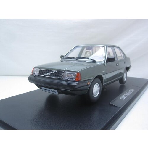 Schaalmodel 1:18 Volvo 340DL sedan 'GROEN' NIEUW 