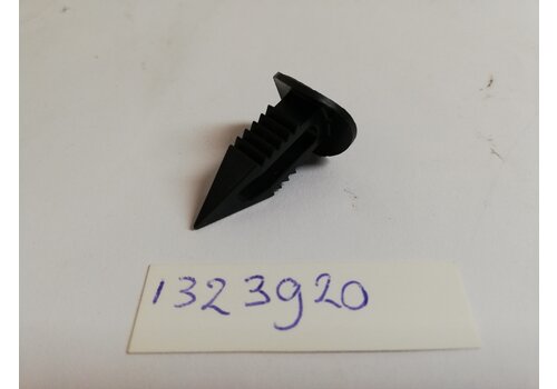 Clip interieurbekleding voetenruimtebekleding dashboard 1323920  NOS Volvo 740, 760, 780, 940, 960 