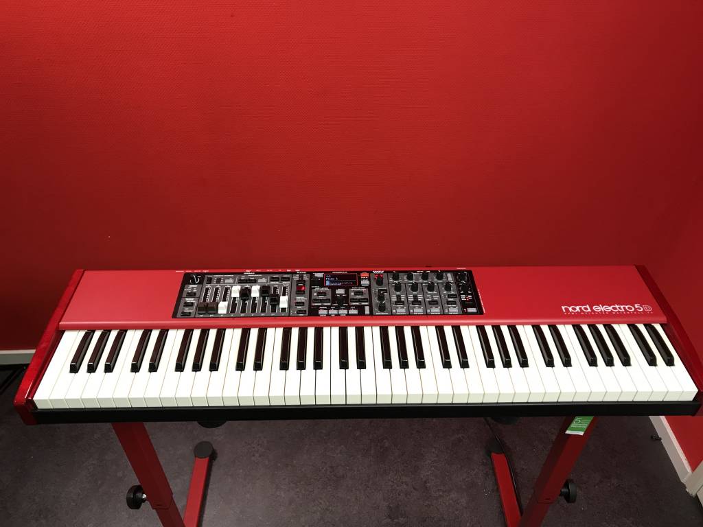 Nord Electro 5D 73 (jong gebruikt)