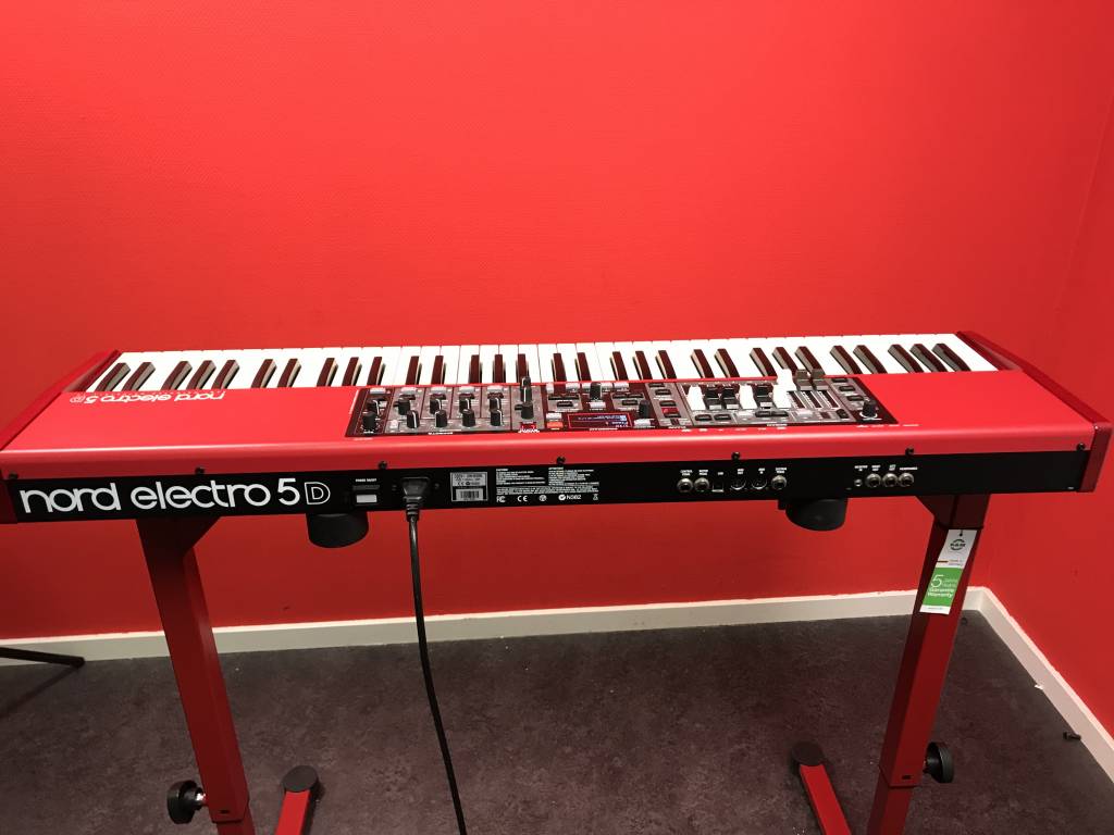 Nord Electro 5D 73 (jong gebruikt)