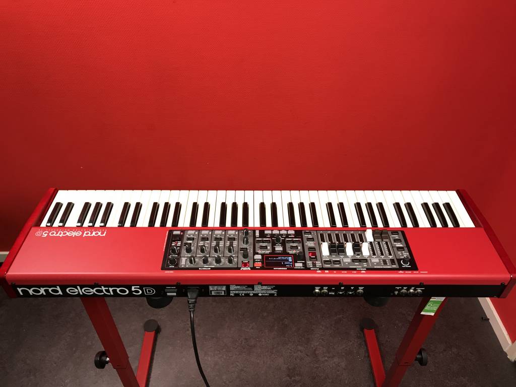 Nord Electro 5D 73 (jong gebruikt)