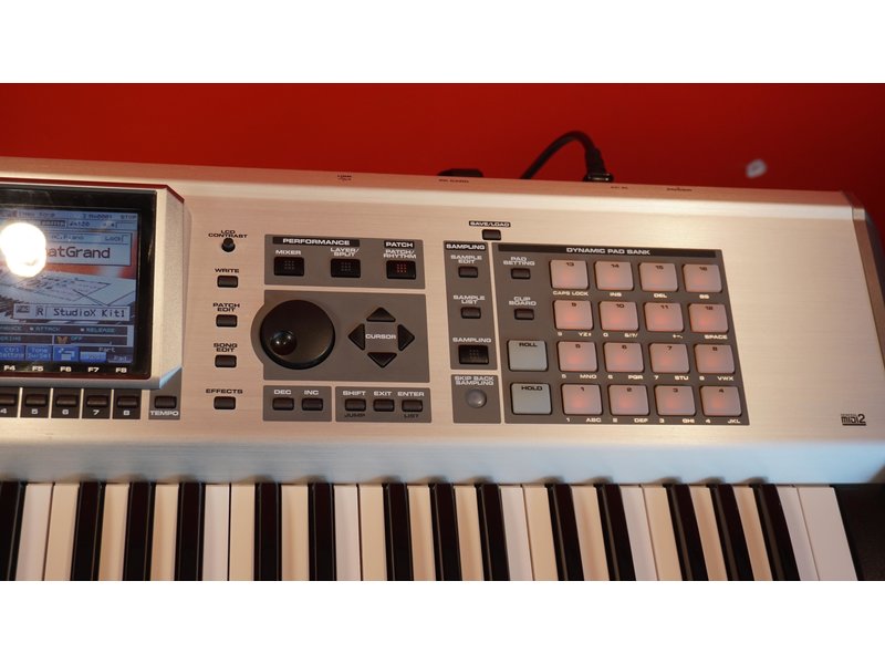 ROLAND Fantom X6 (gebruikt)