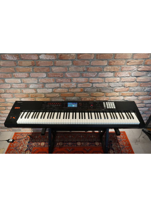 ROLAND FA08 (jong gebruikt)