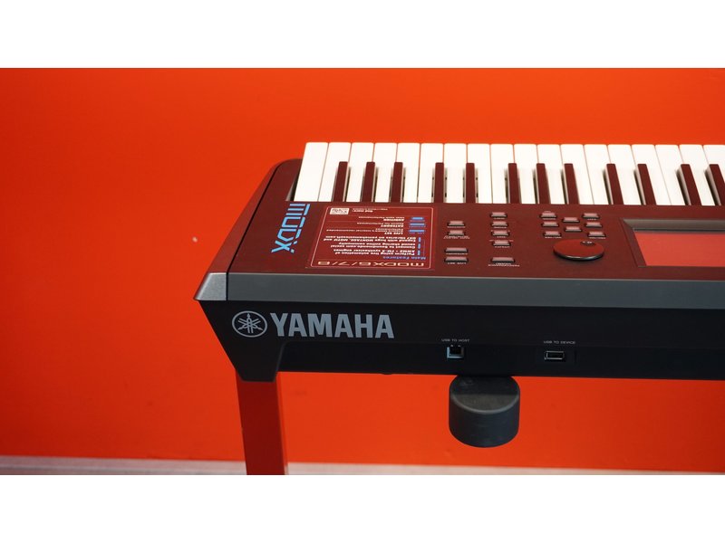 Yamaha MODX6 (jong gebruikt)