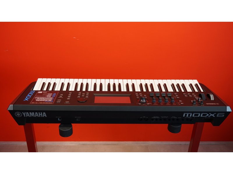 Yamaha MODX6 (jong gebruikt)