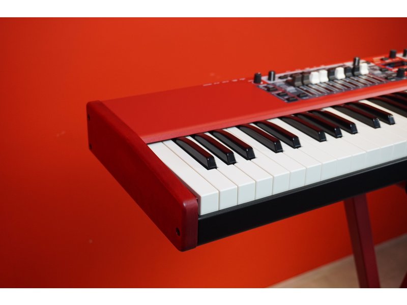 NORD Electro 6D 73 (jong gebruikt)