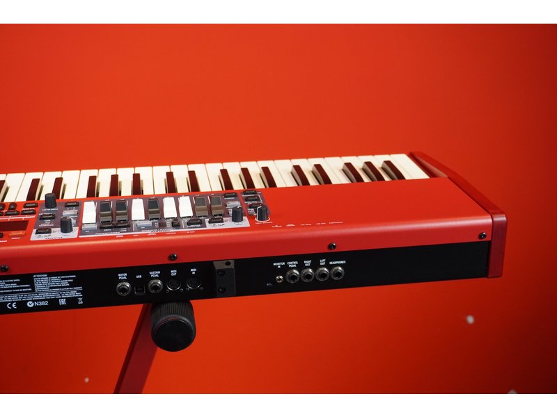 NORD Electro 6D 73 (jong gebruikt)