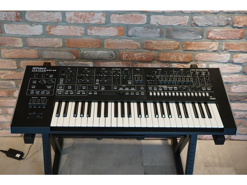 ROLAND  System 8 (B-stock)