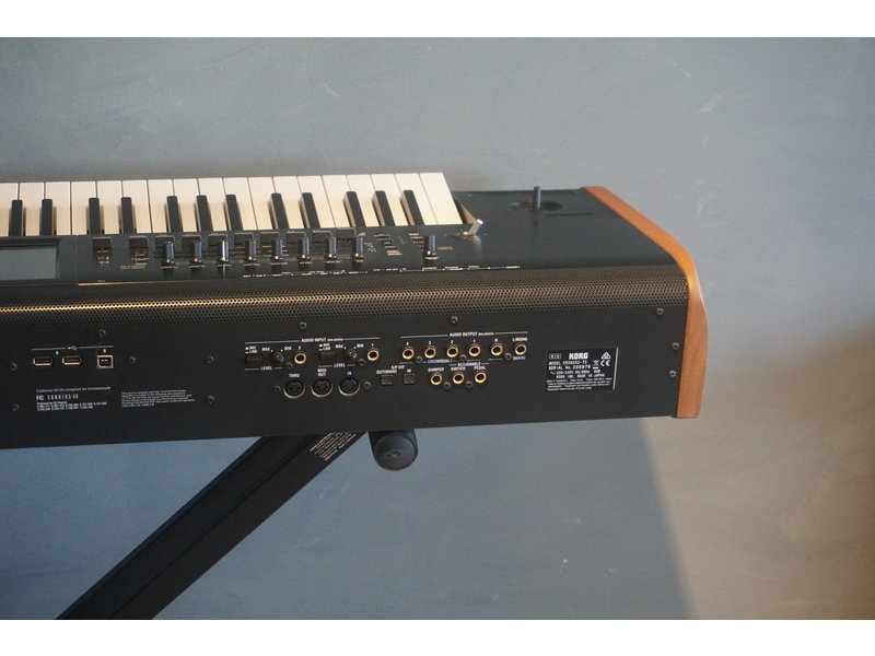 KORG Kronos v2 73 (jong gebruikt)