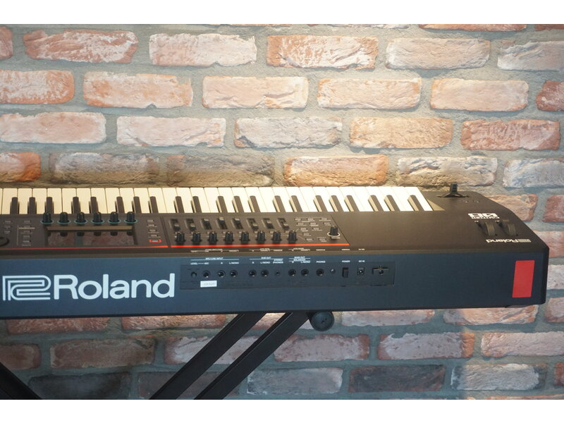 ROLAND Fantom 08 (jong gebruikt)