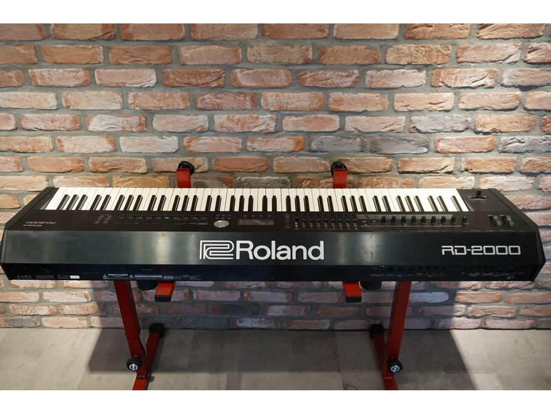ROLAND RD2000 (jong gebruikt)