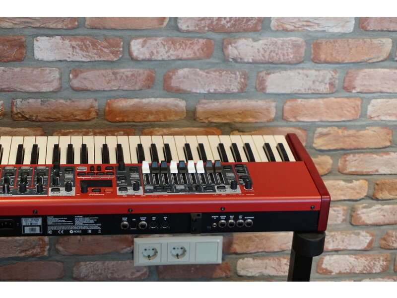 NORD Electro 6D 61 (jong gebruikt)