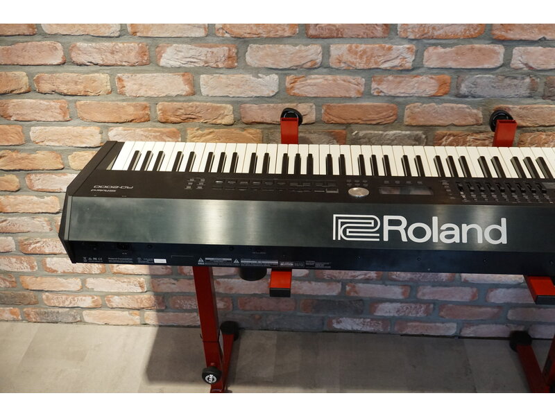 ROLAND RD2000 (jong gebruikt)