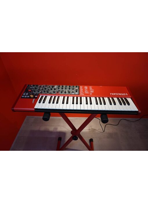 NORD Lead 4 (jong gebruikt)