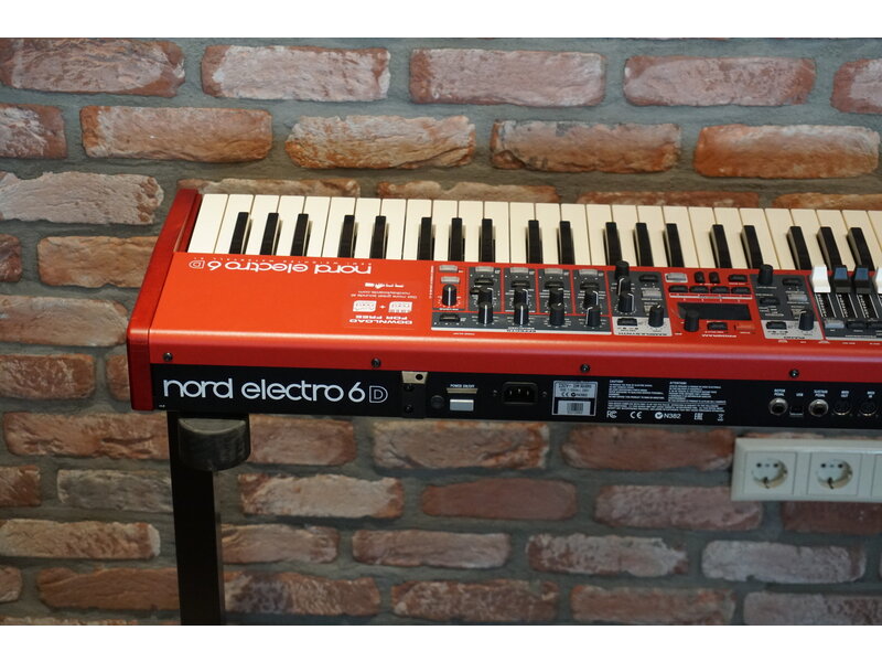 NORD Electro 6D 61 (jong gebruikt)