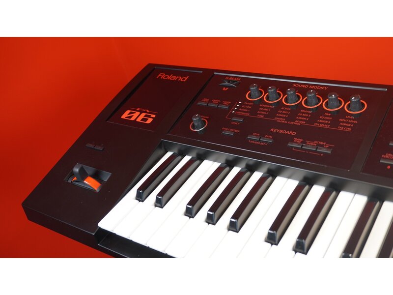 ROLAND FA06 (gebruikt)