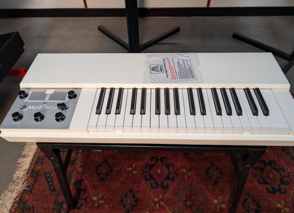 Mellatron M4000D Mini Nieuw White