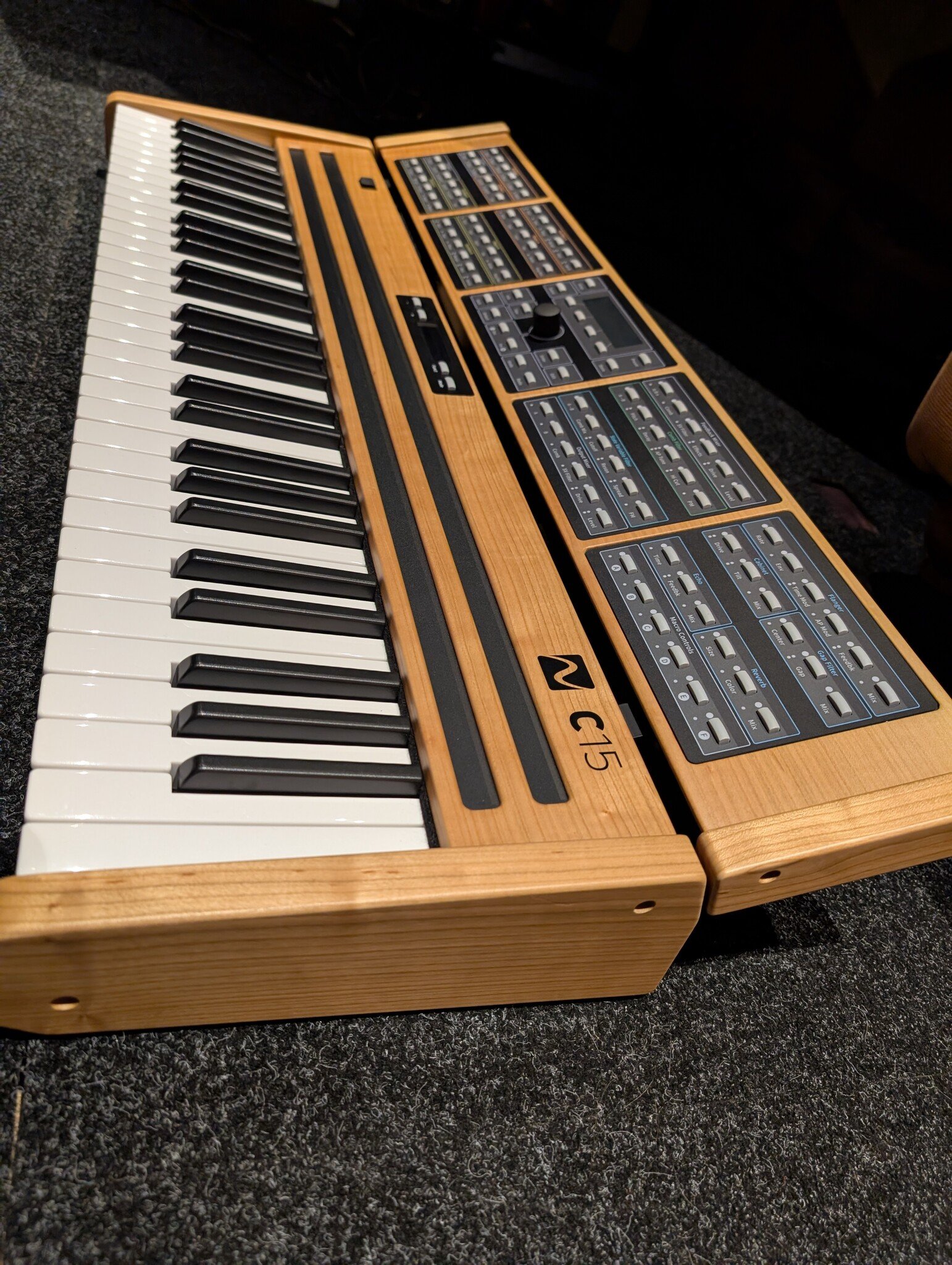 Nonlineair Labs C15 Cherry Wood / Incl Flightcase en Accessoires