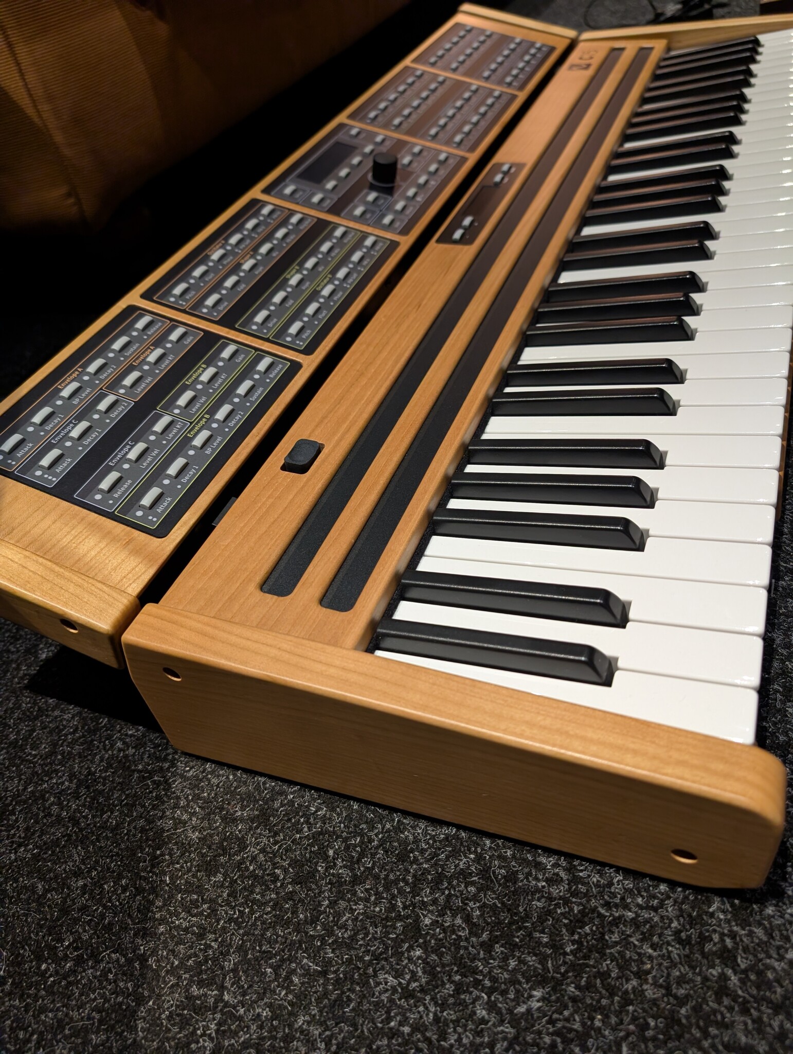 Nonlineair Labs C15 Cherry Wood / Incl Flightcase en Accessoires