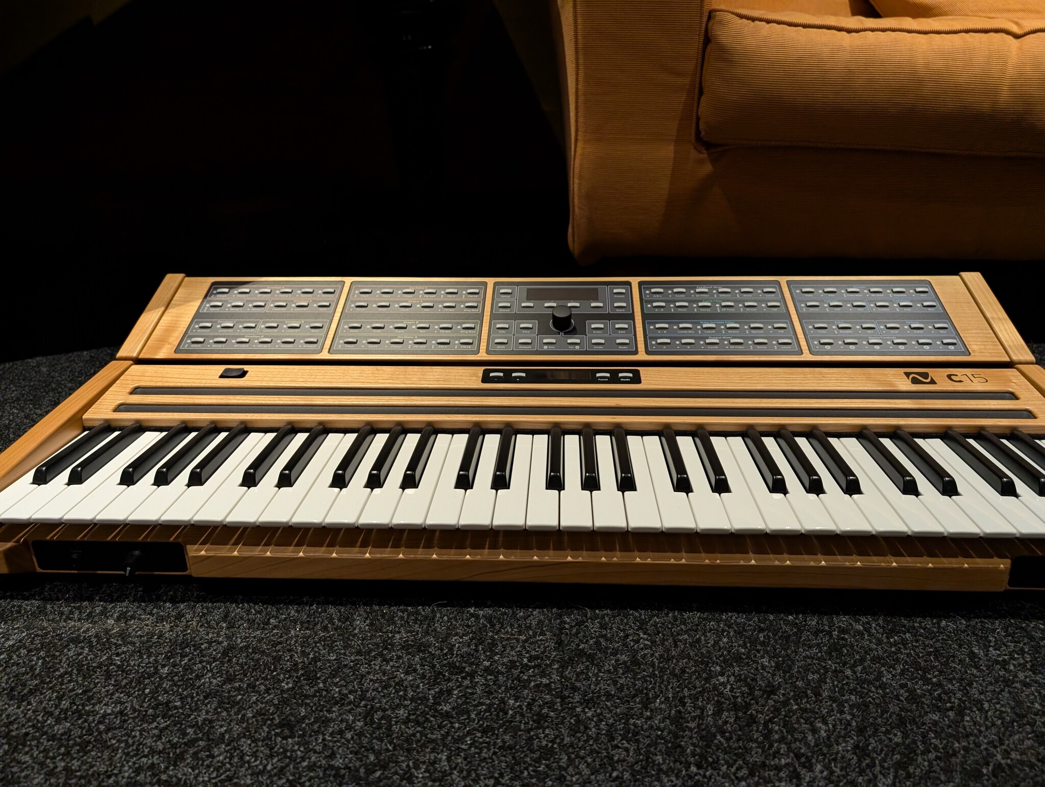 Nonlineair Labs C15 Cherry Wood / Incl Flightcase en Accessoires