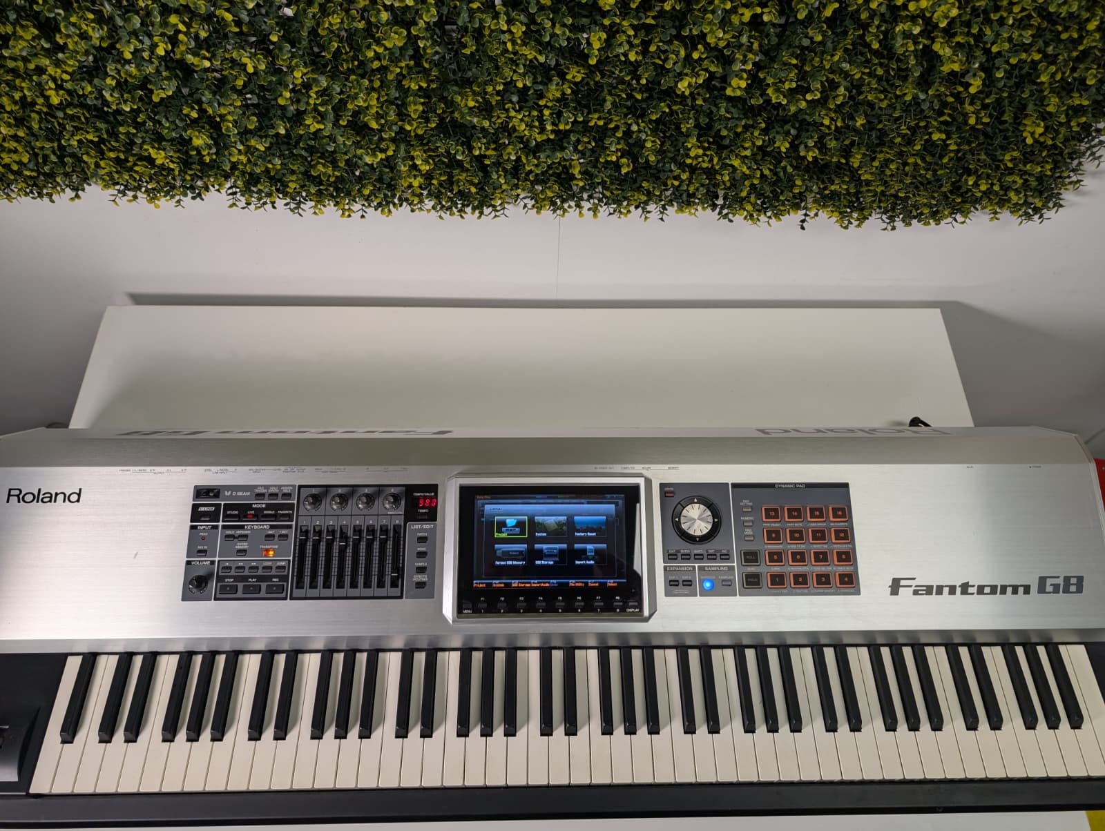 De Roland Fantom G8 tweedehands