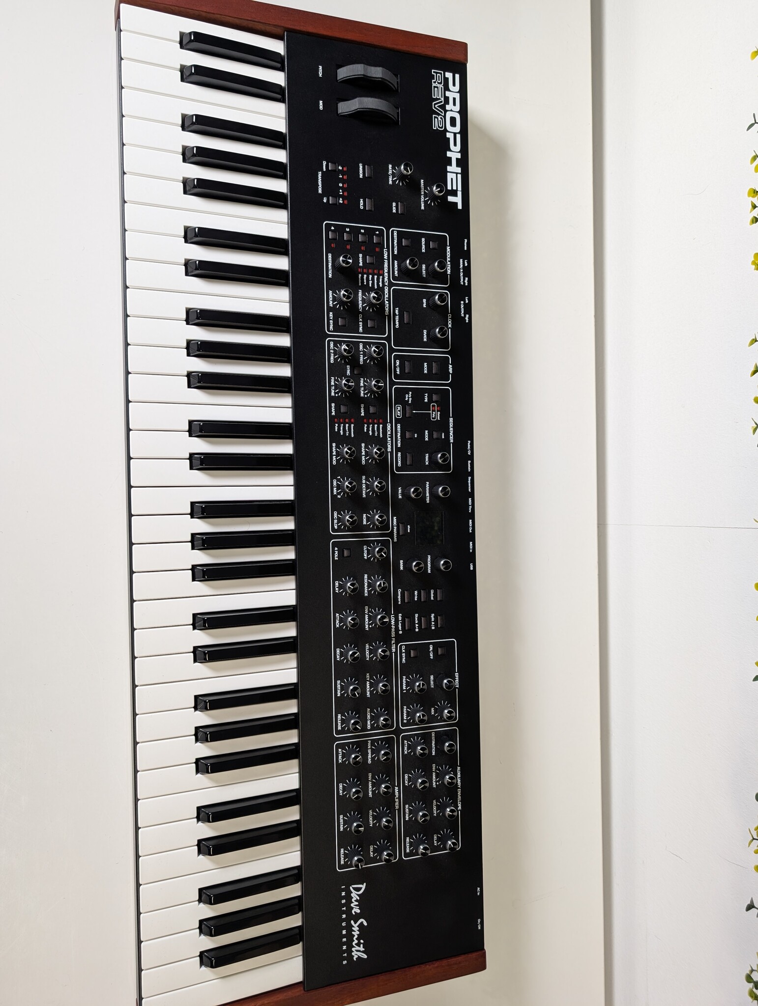 Prophet Rev 2 - 16 voices - Synthesizer