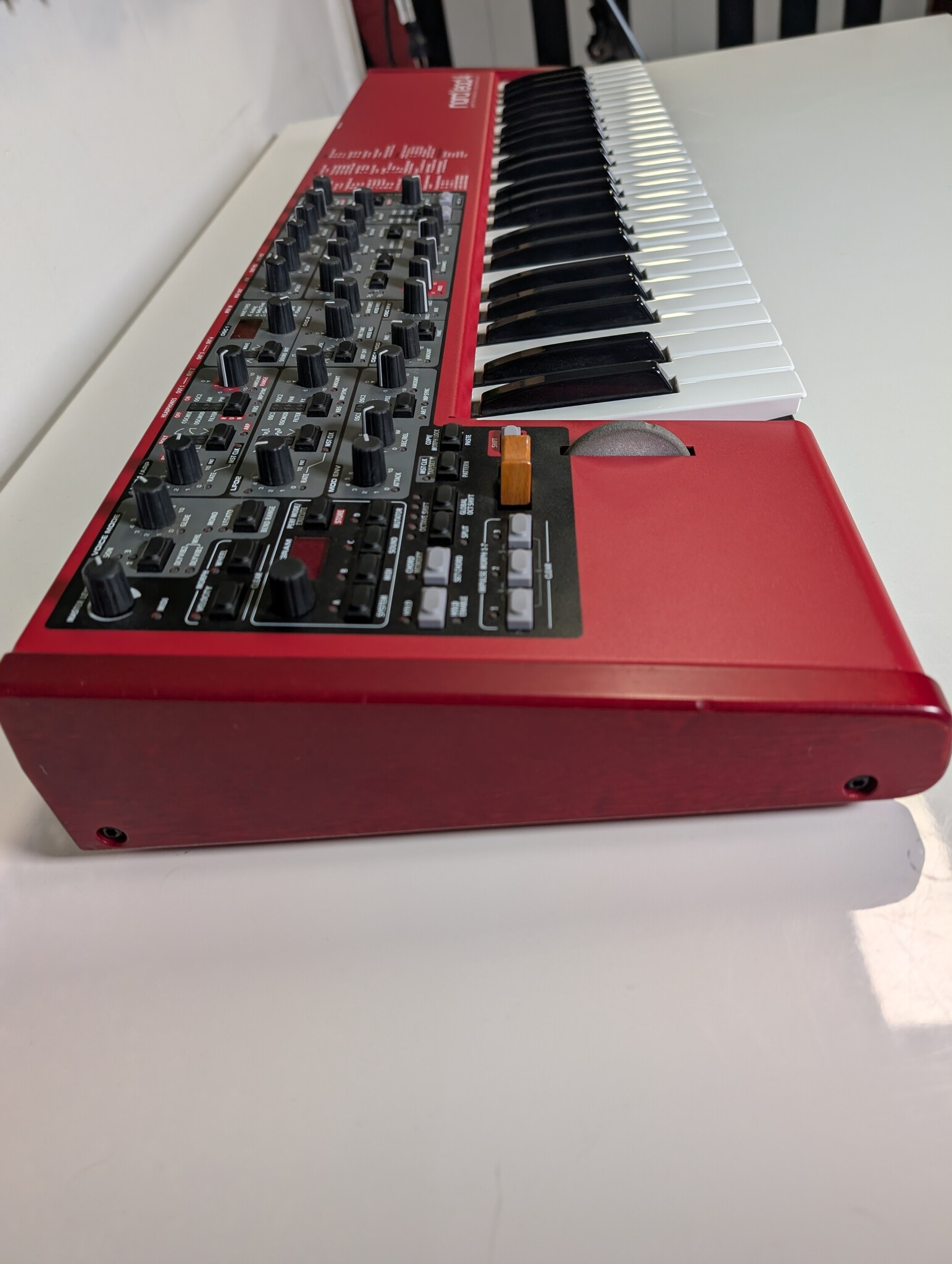 Nord Lead 4 (jong gebruikt)