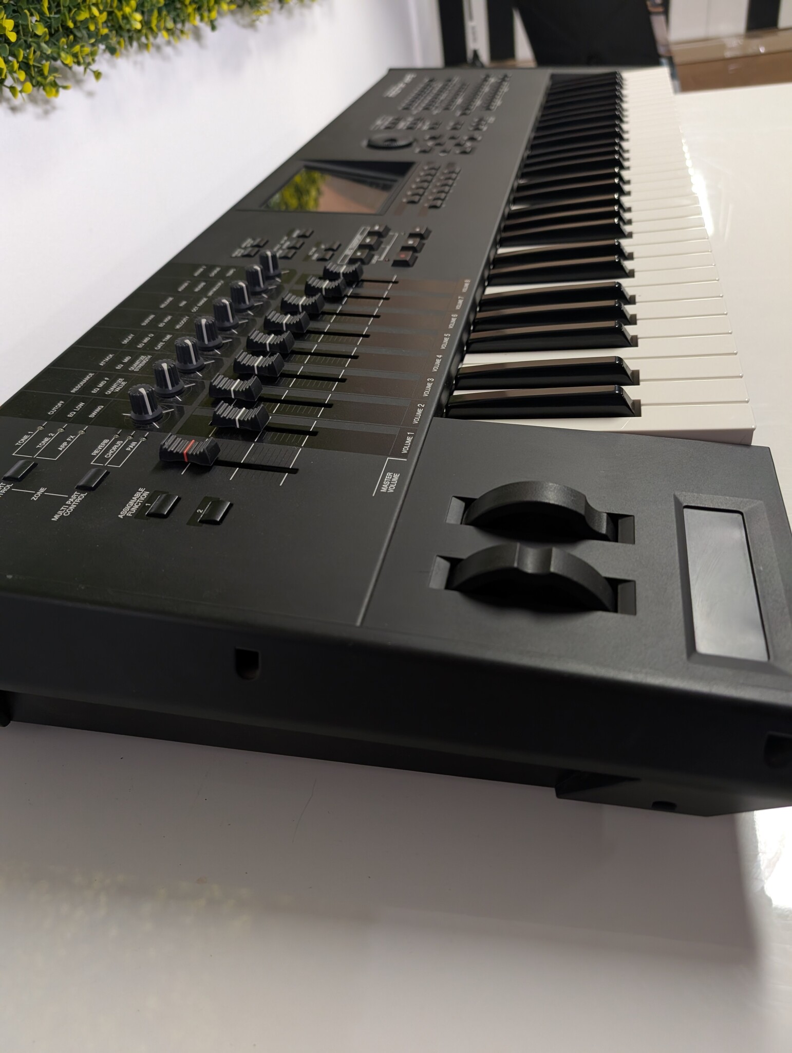Yamaha Motif XF6 Synthesizer Workstation