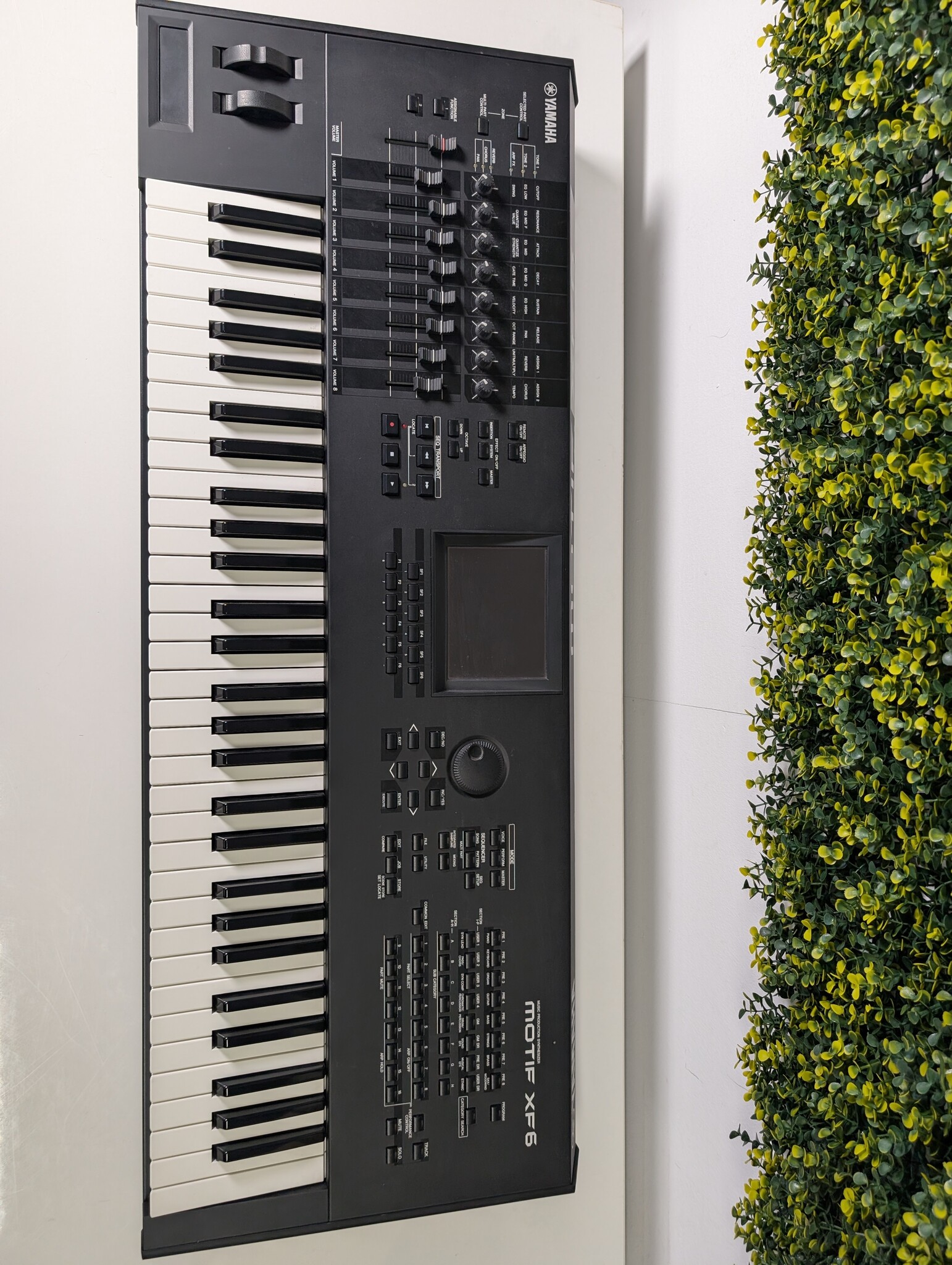 Yamaha Motif XF6 Synthesizer Workstation