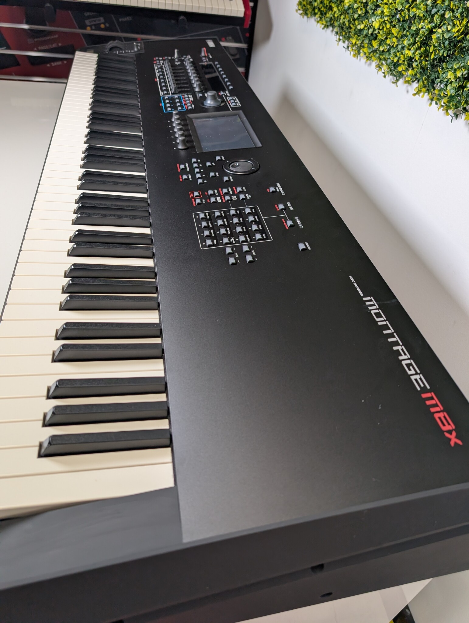 Yamaha MONTAGE M8x 88 Jong gebruikt, Op voorraad (direct leverbaar) + Gator flightcase  + Pedaal